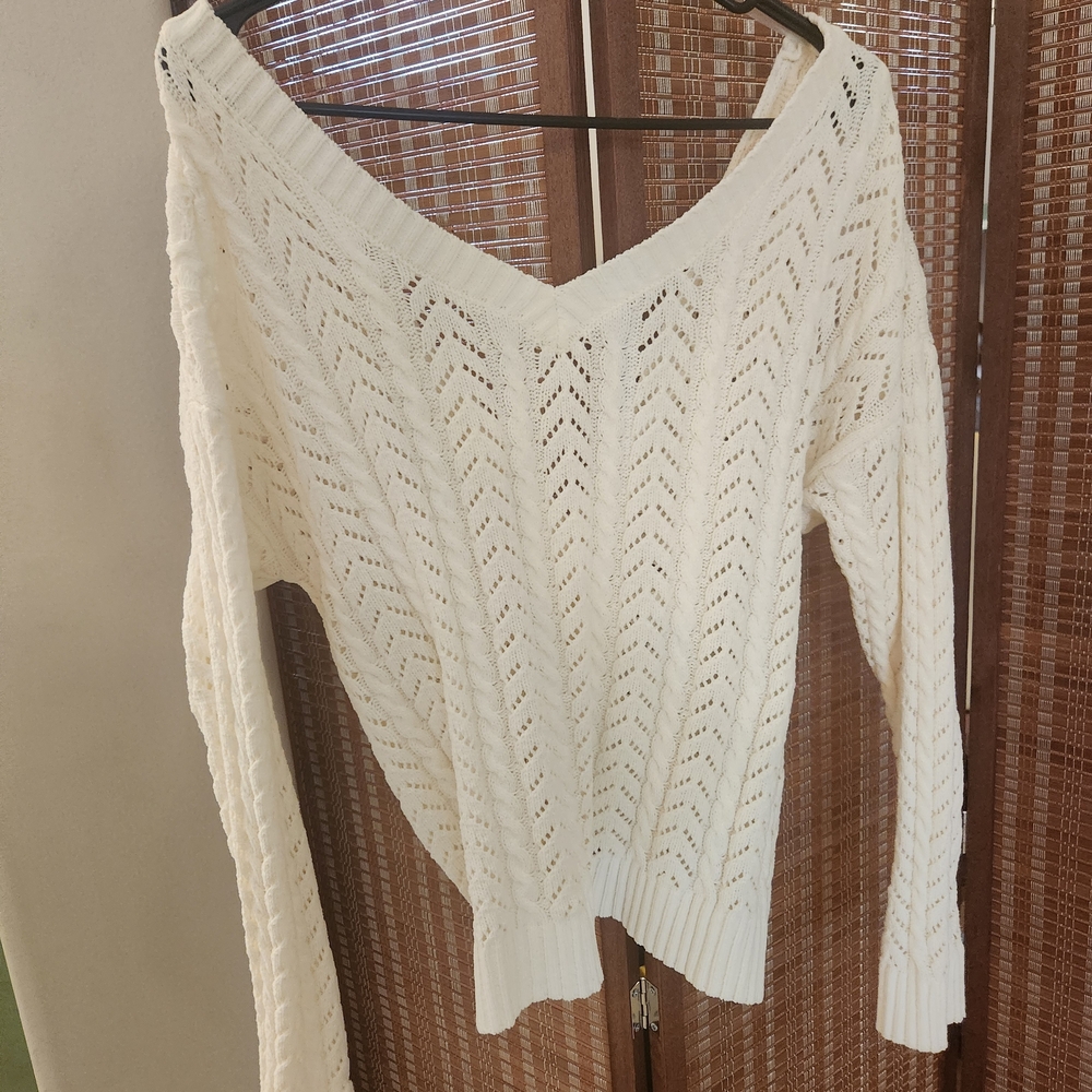 Francesca's Collections Cream V-Neck Sweater